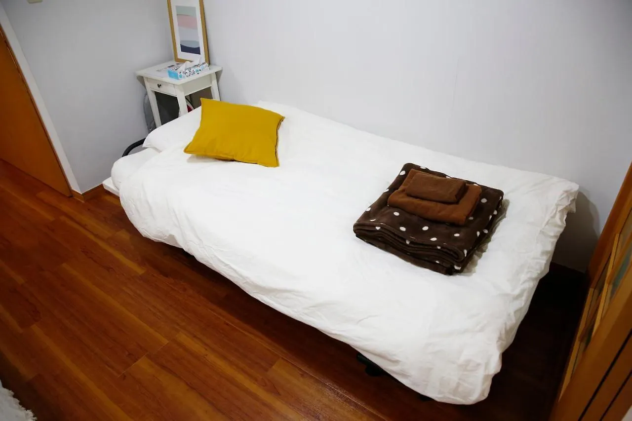 Grip House Shibuya Yellow Apartment Tokyo